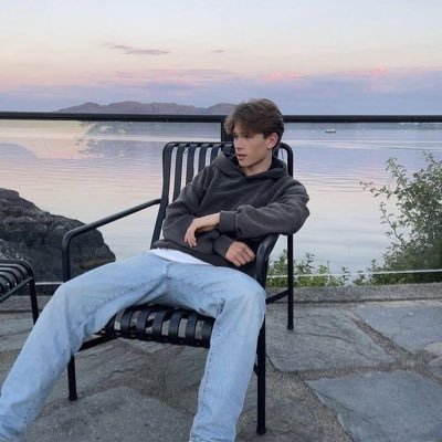 leeonscabaret's profile picture. not impersonating | 18+