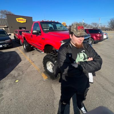 Jeremiah__pugh's profile picture. Bass player of @vendedofficial