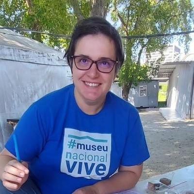 Mulher, Cientista e Inconformada. Professora no Museu Nacional/UFRJ de: #anatomiadamadeira, #paleobotânica, #ilustraçãocientífica; coordenadora do @projetoMCC