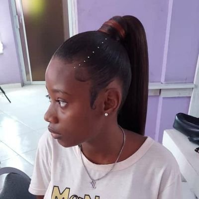 JulbertTat52478's profile picture. chanteuse