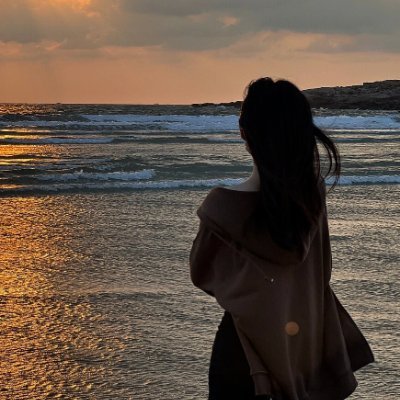 ThoriqKemalSrg's profile picture. Deal equally with the ideal and keep a distance from the hustle and bustle.