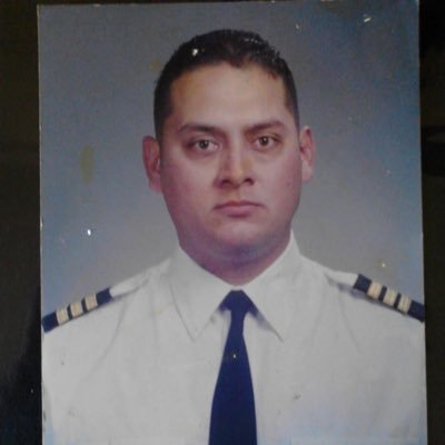 Militar de corazón, piloto aviador comercial de profesión y chofer de camión de oficio.