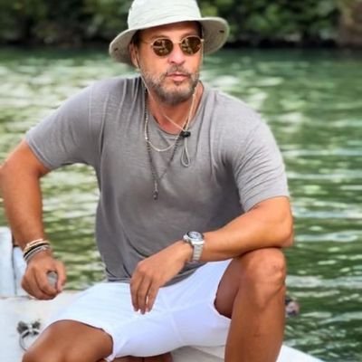 MikeMeyers_'s profile picture. 