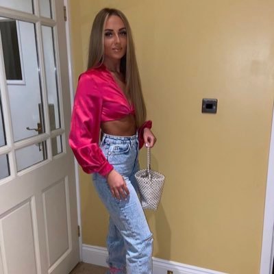 AilisReilly's profile picture. 