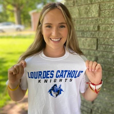 Business Teacher 👩🏼‍🏫 @lourdesknights | Head Coach 🏐 @LCCKnightsVB | Pius X Alumni | #GoKnights 💙