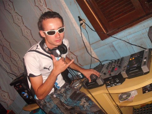 CONTRATE  PARA FESTA   DE  ANIVER  OU  FESTA  NORMAL  OU  FORMATURA   VALEU  PARA  ME  SEGUIR  PESSOAL  telefone para  festa  81168707  ou97415582