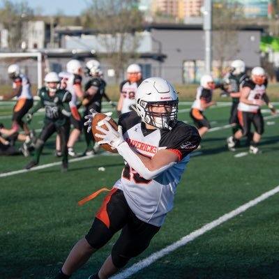 |📍Notre Dame High School Calgary Alberta #5 | 6’1, 203lbs | RB/WR/KPR | 3.85 gpa Class of 2025 #403 589 5823 ✉️ @devinzhang15@gmail.com