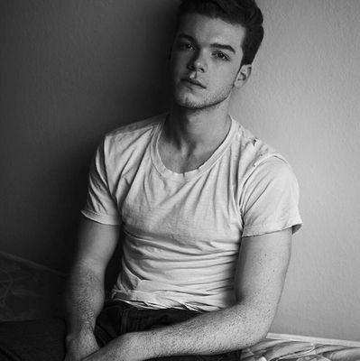 hey it's Ian Gallagher I'm gay if you don't like it then fuck off siblings are Debbie Fiona Liam Carl and lip  I'm also single