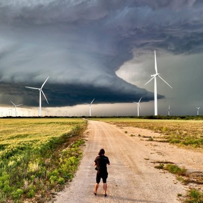 Government/ Economics/ History Teacher. Photographer and Storm Chaser. Photography account - @rstormchasing Instagram- @taylorpryorphotos #SicEm 🐻