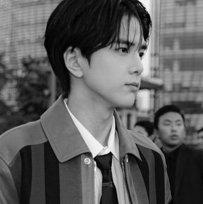 𝙉𝙊𝙏 𝙍𝙀𝘼𝙇 : 𝟵𝟳's this man can be your actor, will look like a 𝗱𝗲𝗺𝗼𝗻 when he 𝗱𝗮𝗻𝗰𝗲𝘀 on stage.