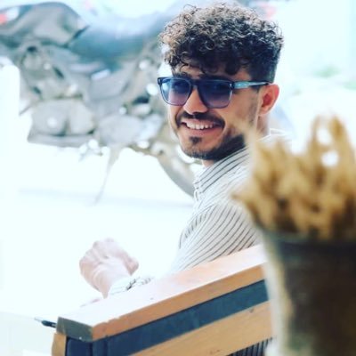 Orcunkaraca's profile picture. Hayat ne garip; vapurlar, martılar falan