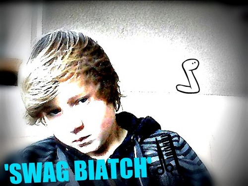 Zoek de follow knop als je hem vind mag je er op klikken ,