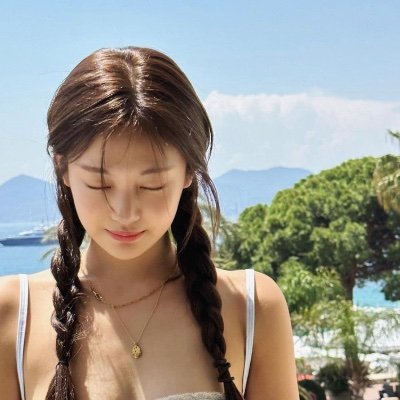 { ✿ } .... i really feel comfortable when i'm in @.idchannel it's like a second home to me.