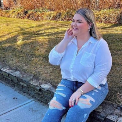 I’m the woman of my words. I want honest and truth worth people around me. 🥰😍