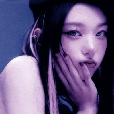 aila_page's profile picture. ⋆ ࣪ 📘🎧 #studytwt — 3rd year of shs