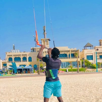 ❤️ Water Athlete🌊
   Kitesurfing Coach 
  🇺🇬🇦🇪🇰🇪🇹🇿🇺🇸
  📍 Paje beach 
  🌐kitesurfer 🏄🏿‍♂️🌊
  🌐traveller 🌍🧳
  🌐fitness 💪