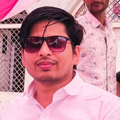 बहुत घमंड था मुझे मेरी महोब्बत पर,
सब चकनाचूर हो गया है !!
------
अब मैं अपनी क़ब्र पर #फतेहा का हक़ भी तुझसे छीन लूंगा,
यही मेरी मोहोब्बत की आखिरी वसीयत होंगी