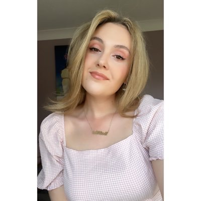 hiyachar_'s profile picture. British-American | History teacher, ITT Mentor and Head of Year | #saintsfc | dog mama 🐾 |