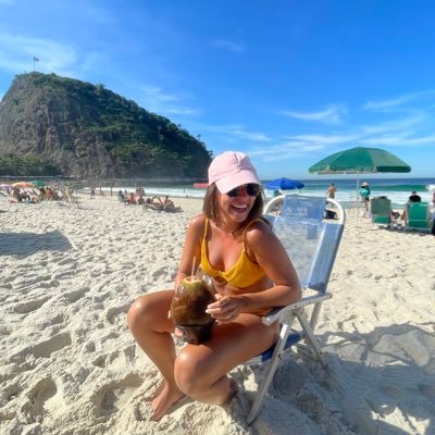 Mariana, 27, social media, cruzeirense e viajada.