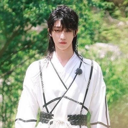 sabreadss's profile picture. 24