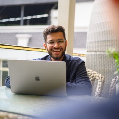 adnanfarooqui_'s profile picture. Webflow Designer & Developer, Founder  FlowBookings | Vestaso