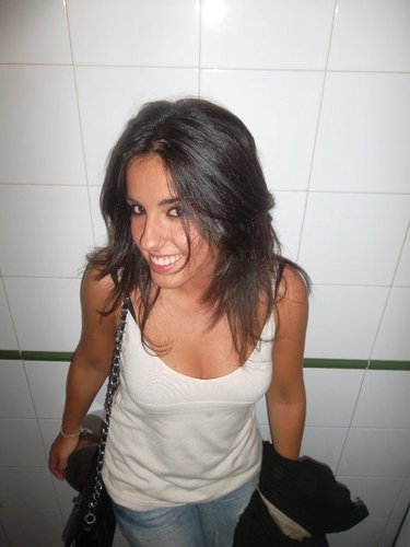 polaesquirola's profile picture. Los mejores perfumes se encuentran en frascos pequeños. El veneno también.