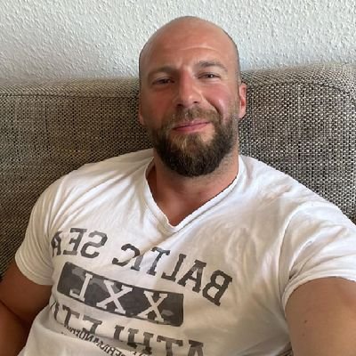I'm Phillip Engetke from Frankfurt Germany, I'm single and I work in German military as a military Training, I'm a God fearing man, I love to play with kids🙏🥰