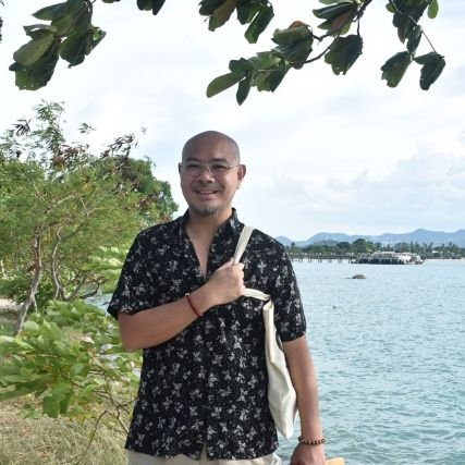 TTRPG worker. Academic labourer. Singapore, Southeast Asia. 1/2 of @CuriousChimeras. Making: Da Xia/ 大侠; Saintrest: Sutra & Sword. NLB Creative Residency 2022.