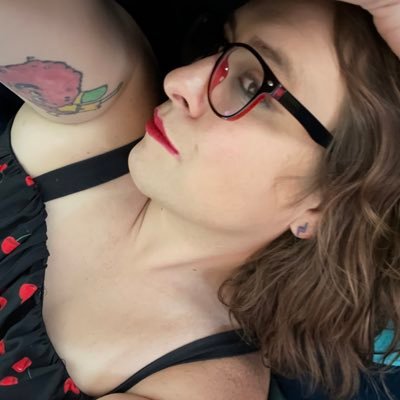 juliaNcurliss's profile picture. I love people, positivity, art, comic books and pro wrestling. 🏳️‍⚧️