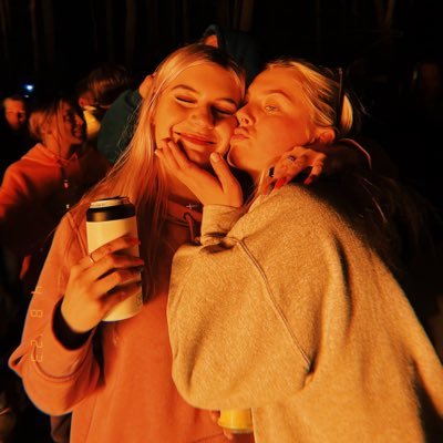 linzstuck's profile picture. 