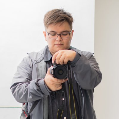 Estudiante de comunicación que gusta de la fotografía, el cine y la música.