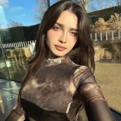 sahblouse's profile picture. 