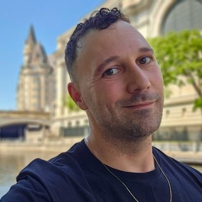 Former Director of Comms at National Defence & International Development.
Book lover.
Politics junkie.
Fitness newb.
Gay.
He/Him