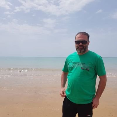 mehdinikpour136's profile picture. آسانسورچی . ❤❤❤❤❤❤
تو چنان زی که بمیری، برهی
نه چنان چون تو بمیری، برهند   
حکیم سنایی