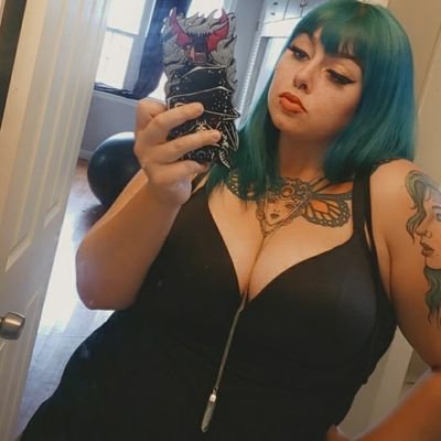 ViviDollXx1's profile picture. Voluptuous Alt/Scene queen👑💎|18+ Content creator💋|CA: $ViviDollXx 💰|Customs available📸🎥