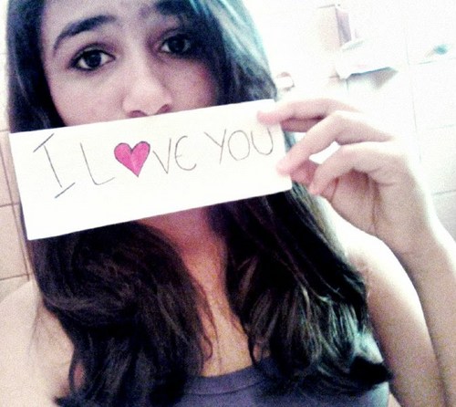 #SOLTEIRA , sagitariana , SÃO PAULO FUTEBOL CLUBE , doida ,  pirracenta , chocolate , eletrônica &' funk ♪. Segue , que eu sigo devolta (y)