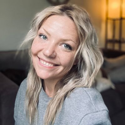 holdonmagnolia_'s profile picture. ☕️🪴🐾