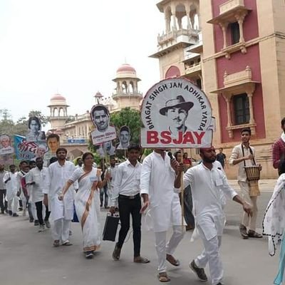 AMBARIS14418021's profile picture. फासीवाद का एक जवाब
इंकलाब ज़िंदाबाद।