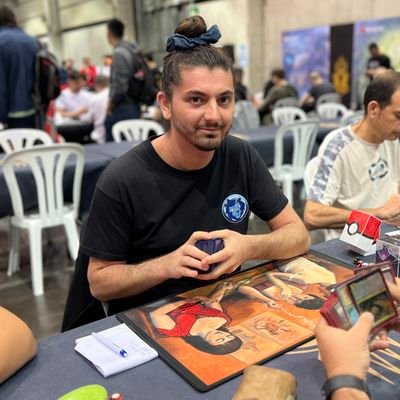 Joueur compétitif de magic , mes mana base ne marche qu'avec moi 🤦‍♂️ 
I play for @MajestiKGames