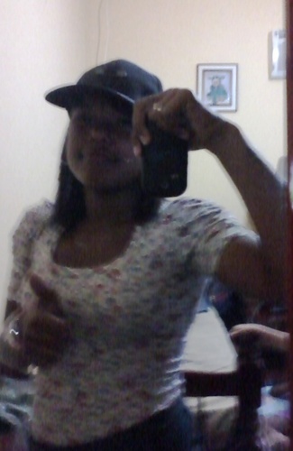 ֆ -- Sou a pessoa mais feliz do mundo quando me dizes oi ou me sorris, porque sei que, ainda que tenha sido só por um segundo, pensaste em mim.