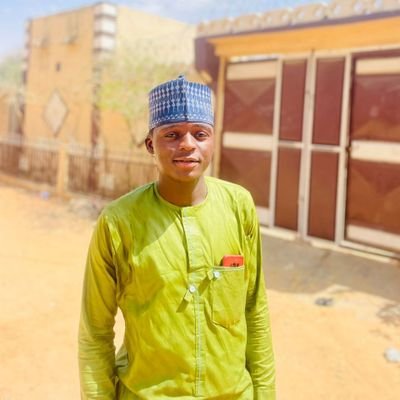 Am single👌👌
Hausa tribe💪
Islam is my religion🕋📿
Football player 
God bless my mom🙏🙏