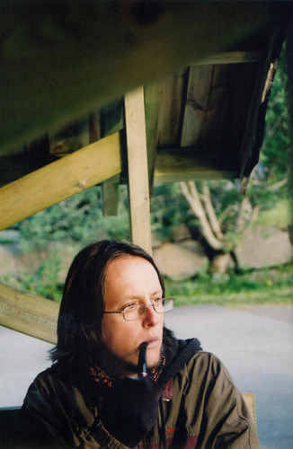 dimi3limb's profile picture. Lector obsesivo, escritor de incoherencias factibles, geek, jugador de Go y fanático de los Haikus y la literatura. Fundador de Sumie Presentation