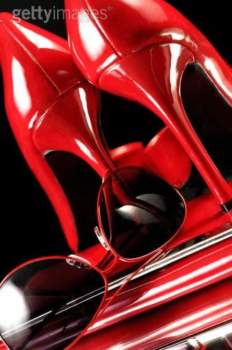 Solterayasi's profile picture. Solteras más no solteronas, solas pero no mal acompañadas y primero muertas que sencillas, somos solteras fabulosas y orgullosas de serlo