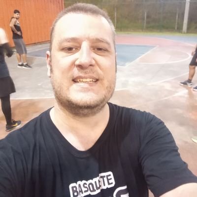 Ex-atleta de basquete, jornalista diplomado, casado, apaixonado pela @kellykarinne, vascaíno, blumenauense, pai da Marcela.