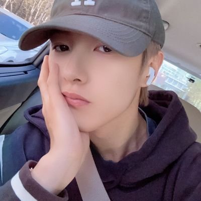 pcyles's profile picture. tak kenal maka tak accept