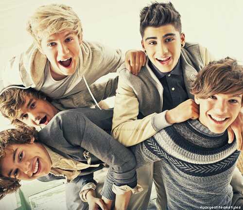I'm nothing more than me ♥ :3 always proud ♥Belieber♥Jmacer♥ Lets spread the joy to the World together ♡ music//black//14 ♥ LMFAO and 1D ^^