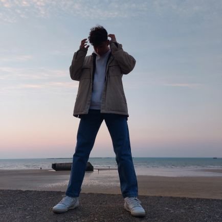 NouvelotVal's profile picture. 18 années de vie 
ASSV⚽⚽ 
Lycée JDA📚