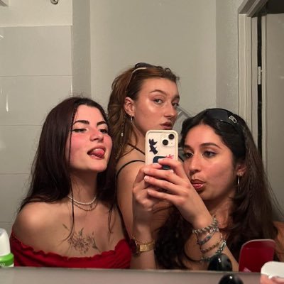 claracrst's profile picture. 