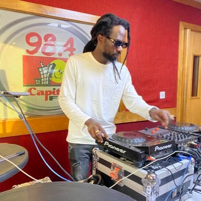 #HennessyUnkutHipHopAwards2021 DJ OF THE YEAR!! Producer & Deejay @capitalfmkenya. Catch The Cypher on Capital FM every Sat (5-7pm) and Sun (11pm-2am).