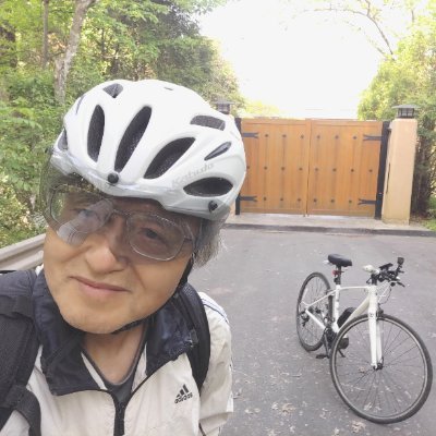 ハワイのカイルアと軽井沢の千ヶ滝に二拠点居住しています。毎年カイルア3カ月、軽井沢9カ月。アウトドアスポーツと読書が趣味です。人生第1ステージは新聞記者、第2ステージは大学教授そして現在の第3ステージはフリーランスのエコツアーガイドです。